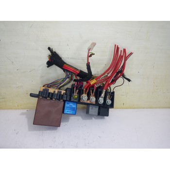 Recambio de caja reles / fusibles para audi a6 avant (4b5) 2.5 tdi quattro referencia OEM IAM 8L0941822A  