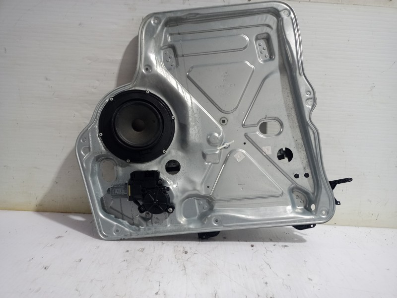 Recambio de elevalunas delantero izquierdo para volkswagen transporter t6 t6 caravelle trendline referencia OEM IAM E03823009A  