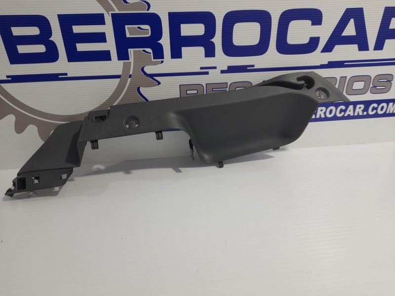 Recambio de molduras traseras para renault megane iii sport tourer referencia OEM IAM 799110016R  