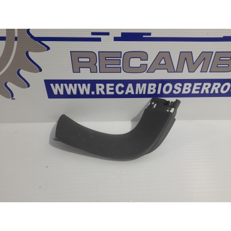 Recambio de moldura interior para renault megane iii sport tourer referencia OEM IAM 909030009R  