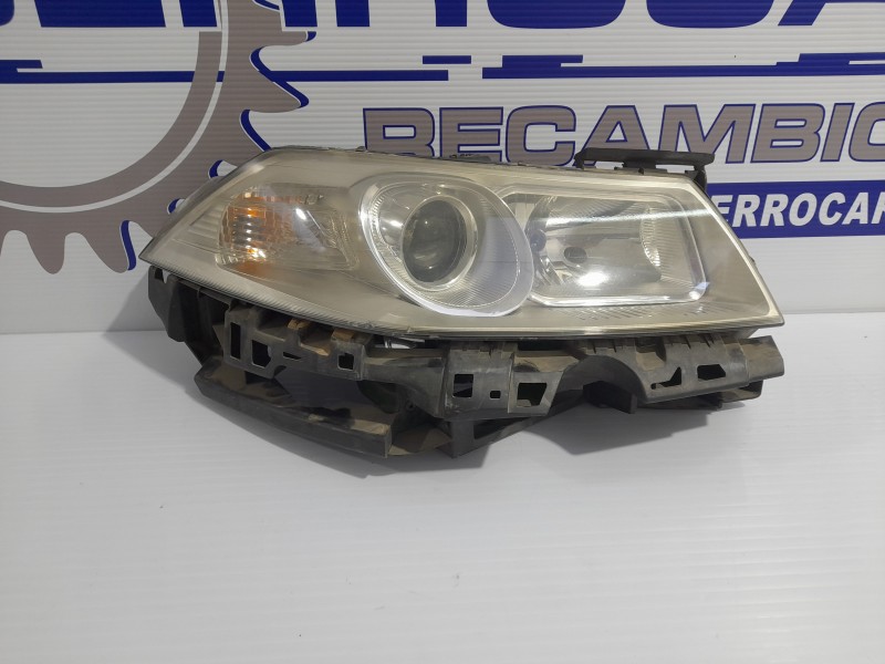 Recambio de faro derecho para renault megane ii familiar 1.5 dci diesel fap referencia OEM IAM 8200412754  
