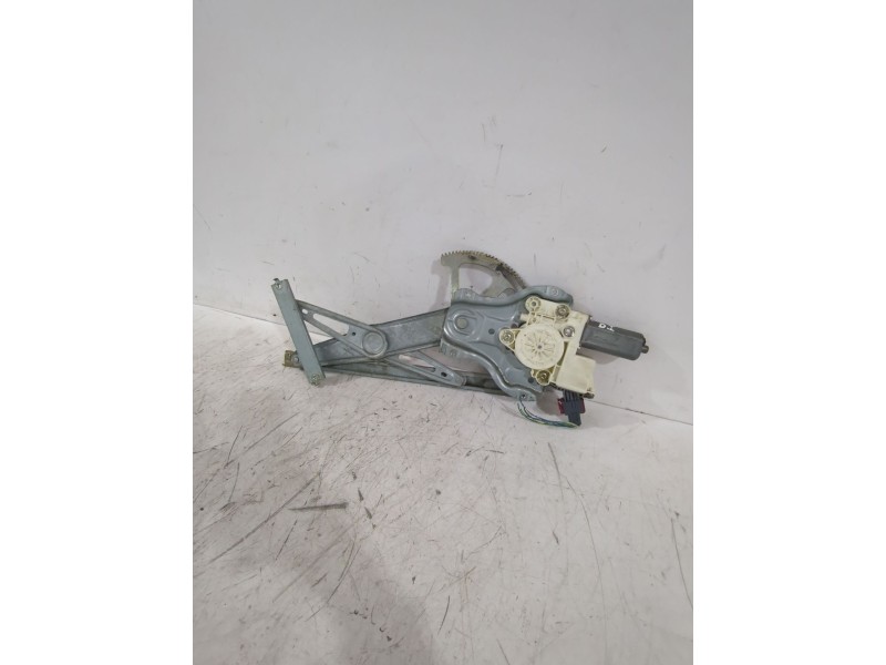 Recambio de elevalunas delantero izquierdo para toyota avensis sedán (_t25_) 2.0 d-4d (adt250_) referencia OEM IAM 6982005050  