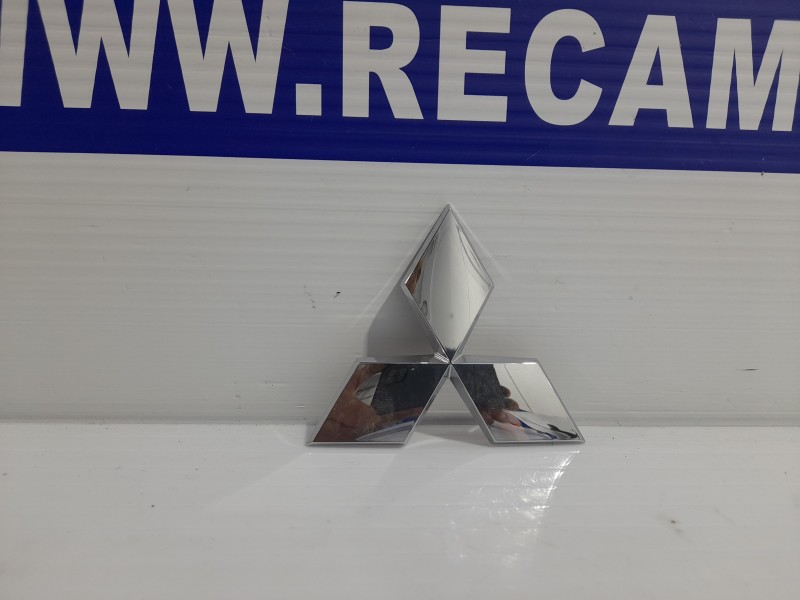 Recambio de emblema para mitsubishi outlander (gf0) 2.0 cat referencia OEM IAM 7415A111  