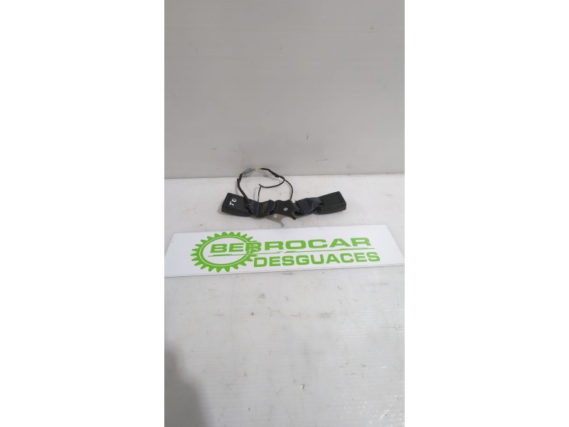 Recambio de enganche cinturon trasero derecho para dacia duster (hm_) 1.0 tce 90 referencia OEM IAM 888427112R  