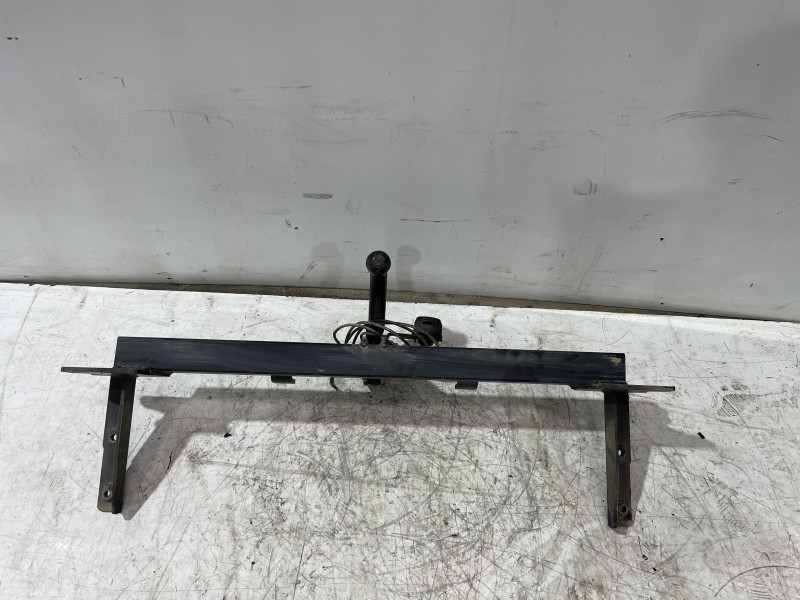 Recambio de enganche remolque para kia carnival ii 2.9 crdi lx referencia OEM IAM ZK55053007B  