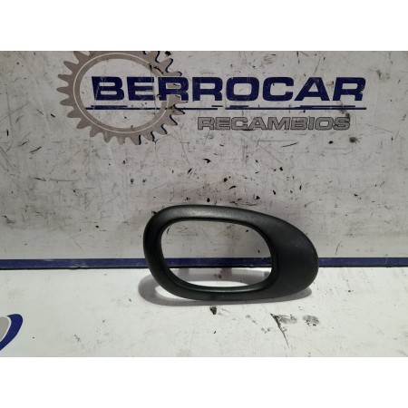 Recambio de embellecedor maneta para peugeot 206 berlina 1.9 diesel referencia OEM IAM 9628405077  