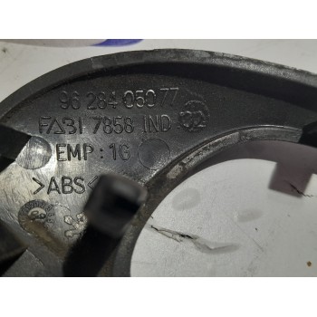 Recambio de embellecedor maneta para peugeot 206 berlina 1.9 diesel referencia OEM IAM 9628405077  