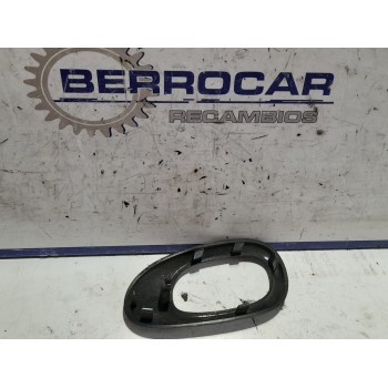 Recambio de embellecedor maneta para peugeot 206 berlina 1.9 diesel referencia OEM IAM 9628405077  