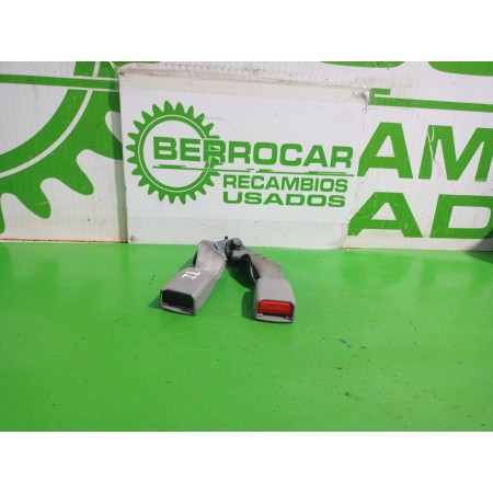 Recambio de enganche cinturon trasero izquierdo para kia sorento i (jc) 2.5 crdi referencia OEM IAM 898303E200CY  