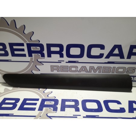 Recambio de moldura lateral para citroën berlingo station wagon referencia OEM IAM 9681645377  