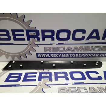 Recambio de moldura lateral para citroën berlingo station wagon referencia OEM IAM 9681645377  