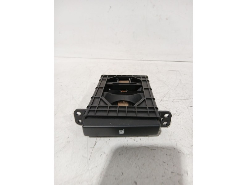 Recambio de posavasos para toyota avensis sedán (_t25_) 2.0 d-4d (adt250_) referencia OEM IAM MT3509  