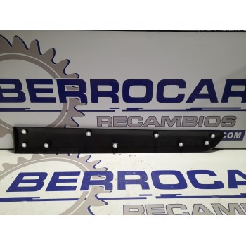 Recambio de moldura lateral para citroën berlingo station wagon referencia OEM IAM 9681645377  