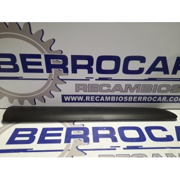 Recambio de moldura lateral para citroën berlingo station wagon referencia OEM IAM 9681645377  