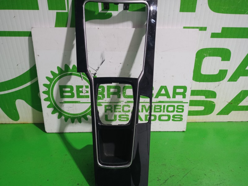 Recambio de moldura para peugeot 508 active referencia OEM IAM 9671084377  