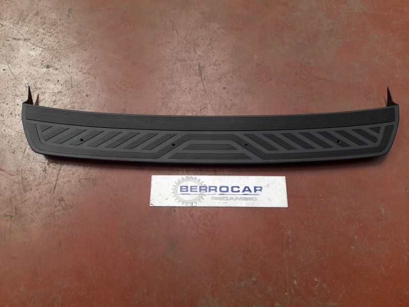 Recambio de pie trasero para hyundai h350 bus referencia OEM IAM 86651-59100  