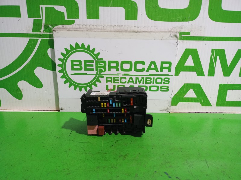 Recambio de caja reles / fusibles para renault laguna grandtour iii renault laguna iii grandtour referencia OEM IAM 8200393836  