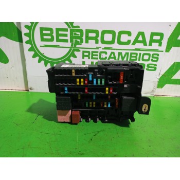 Recambio de caja reles / fusibles para renault laguna grandtour iii renault laguna iii grandtour referencia OEM IAM 8200393836  