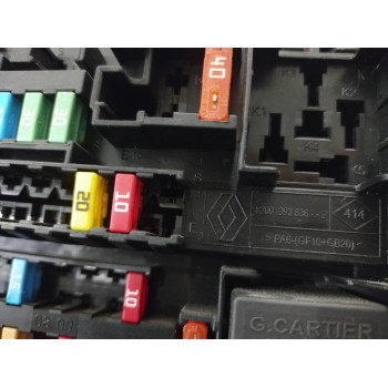 Recambio de caja reles / fusibles para renault laguna grandtour iii renault laguna iii grandtour referencia OEM IAM 8200393836  