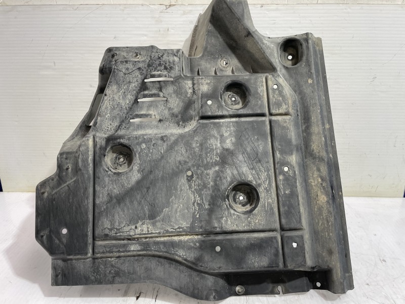 Recambio de cubrecarter para volkswagen transporter t6 t6 caravelle trendline referencia OEM IAM 7E0825205F  