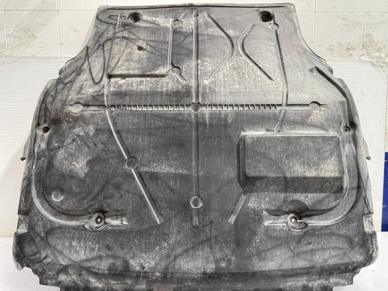 Recambio de cubrecarter para volkswagen transporter t6 t6 caravelle trendline referencia OEM IAM 7E0805685A  