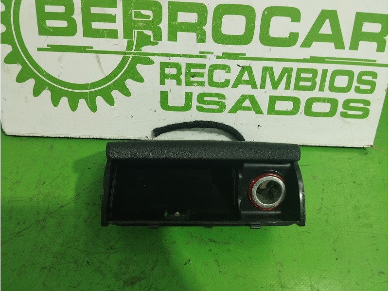 Recambio de cenicero para volkswagen passat berlina (3b3) 1.6 referencia OEM IAM 30830-010  