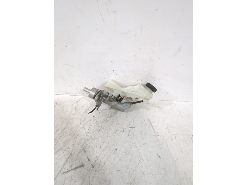 Recambio de bomba freno para toyota avensis sedán (_t25_) 2.0 d-4d (adt250_) referencia OEM IAM 8446014090  