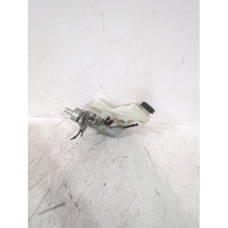 Recambio de bomba freno para toyota avensis sedán (_t25_) 2.0 d-4d (adt250_) referencia OEM IAM 8446014090  