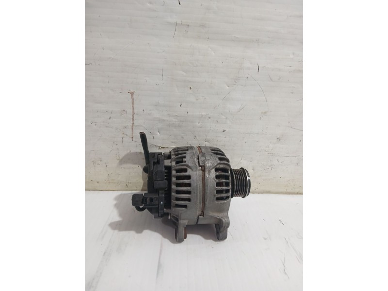 Recambio de alternador para seat leon (1p1) 1.9 tdi referencia OEM IAM 06F903023F  