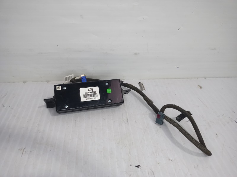 Recambio de amplificador de antena para kia niro (sg2) hybrid concept referencia OEM IAM 96240AT000  