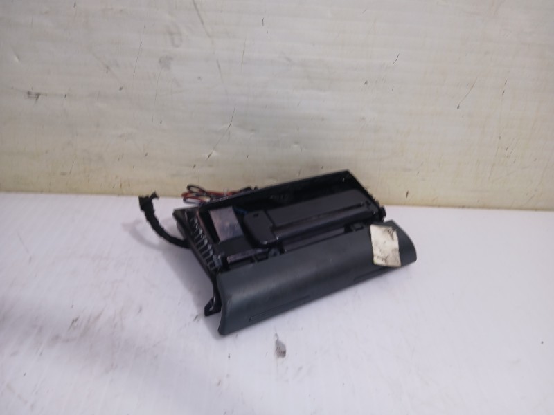 Recambio de cenicero para audi a6 avant (4b5) 2.5 tdi quattro referencia OEM IAM 4B0857951  