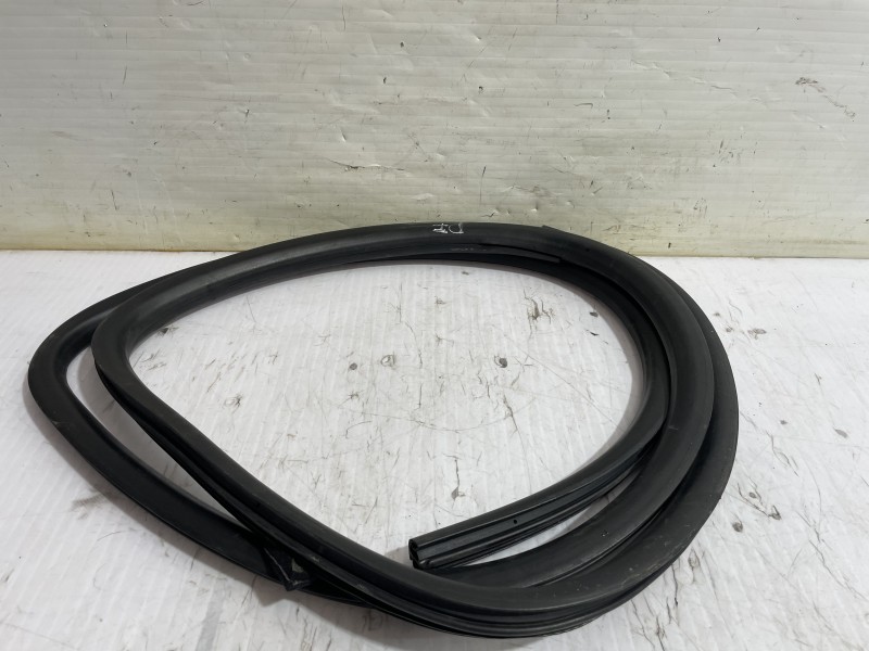 Recambio de goma contorno para volkswagen transporter t6 t6 caravelle trendline referencia OEM IAM 7E0837911B  