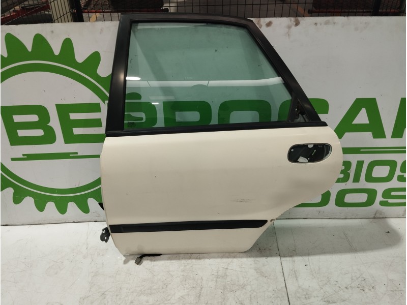 Recambio de puerta trasera izquierda para volvo s40 berlina 1.6 cat referencia OEM IAM 30882901  
