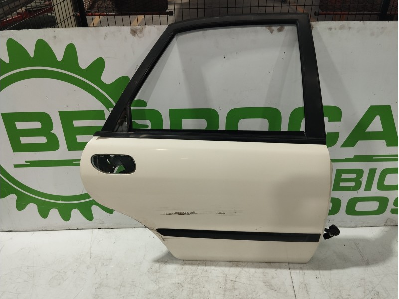 Recambio de puerta trasera derecha para volvo s40 berlina 1.6 cat referencia OEM IAM 30882902  