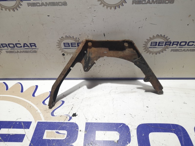 Recambio de soporte para mercedes-benz clase c (w203) berlina 2.2 cdi cat referencia OEM IAM A6110981929  