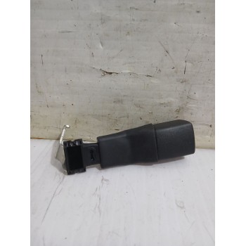 Recambio de enganche cinturon trasero derecho para toyota auris (_e15_) 1.33 dual-vvti (nre150_) referencia OEM IAM 7338002040B0