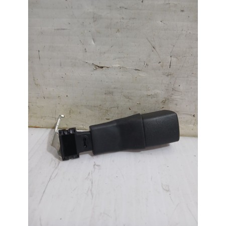 Recambio de enganche cinturon trasero derecho para toyota auris (_e15_) 1.33 dual-vvti (nre150_) referencia OEM IAM 7338002040B0