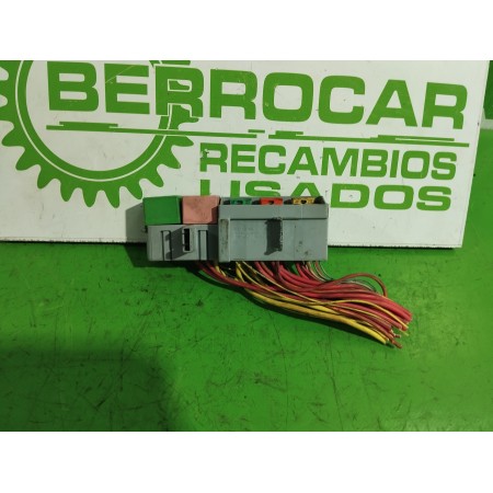 Recambio de caja reles / fusibles para renault megane ii familiar 1.9 dci diesel referencia OEM IAM 13251GHW  
