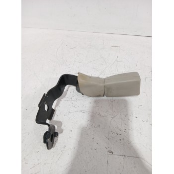 Recambio de enganche cinturon trasero derecho para toyota avensis sedán (_t25_) 2.0 d-4d (adt250_) referencia OEM IAM 7338005012