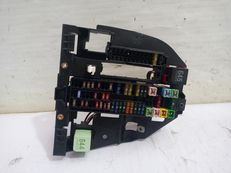 Recambio de caja reles / fusibles para volkswagen transporter t6 t6 caravelle trendline referencia OEM IAM 7E0919317  