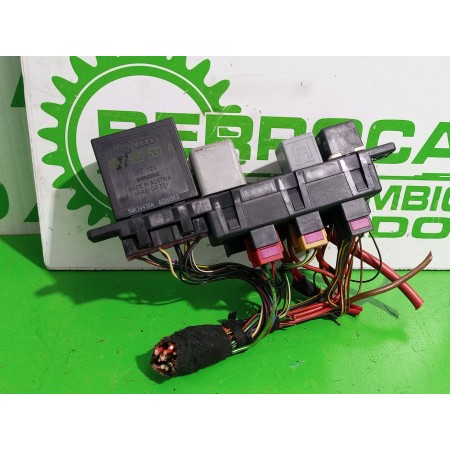 Recambio de caja reles / fusibles para volkswagen passat berlina (3b3) 1.6 referencia OEM IAM 8L0941822A  