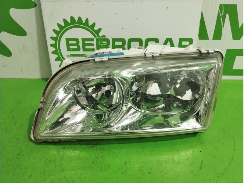 Recambio de faro izquierdo para volvo s40 berlina 1.6 cat referencia OEM IAM 30899682  