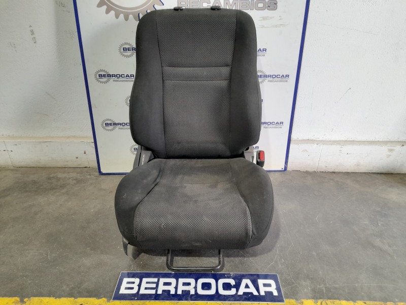 Recambio de asiento delantero derecho para toyota avensis berlina (t25) 1.8 16v cat referencia OEM IAM 7107105600B2  
