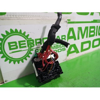 Recambio de caja reles / fusibles para renault laguna grandtour iii renault laguna iii grandtour referencia OEM IAM 8200528467  