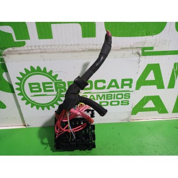 Recambio de caja reles / fusibles para renault laguna grandtour iii renault laguna iii grandtour referencia OEM IAM 8200528467  