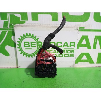 Recambio de caja reles / fusibles para renault laguna grandtour iii renault laguna iii grandtour referencia OEM IAM 8200528467  