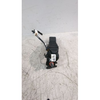 ENGANCHE CINTURON TRASERO CENTRAL 89840J7000WK 