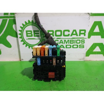 Recambio de caja reles / fusibles para renault laguna grandtour iii renault laguna iii grandtour referencia OEM IAM 8200528467  