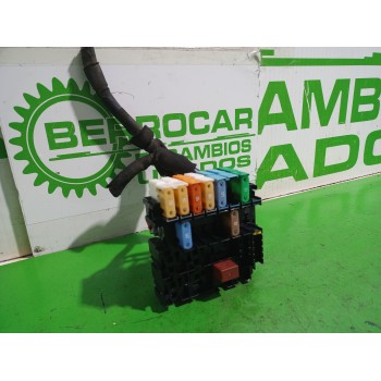 Recambio de caja reles / fusibles para renault laguna grandtour iii renault laguna iii grandtour referencia OEM IAM 8200528467  