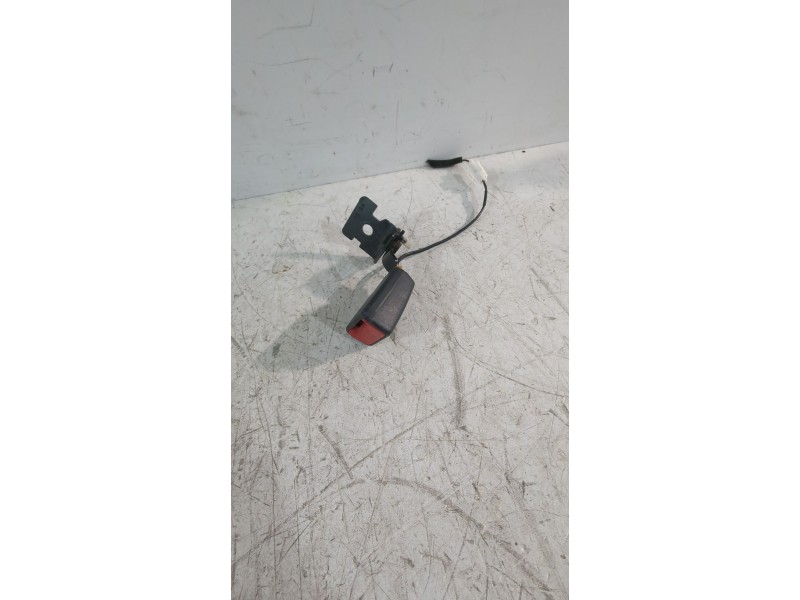 Recambio de enganche cinturon trasero derecho para kia ceed (cd) 1.0 t-gdi referencia OEM IAM 89830J7000WK  